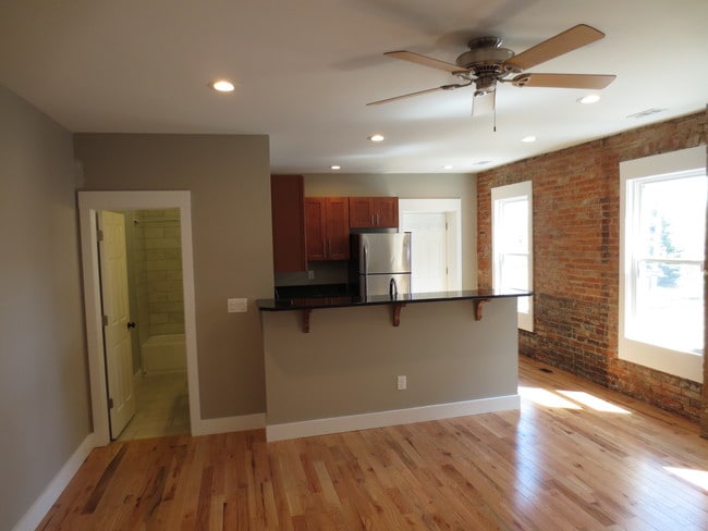 Photo - 1967 W 58th St Unidad 3