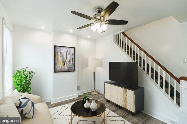 Photo - 724 Moyer St