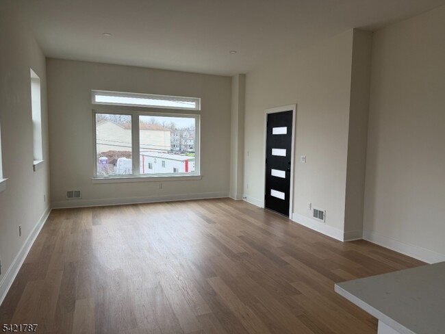 Photo - 12 Nelson Pl