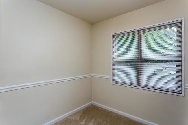 Photo - Laurel Manor