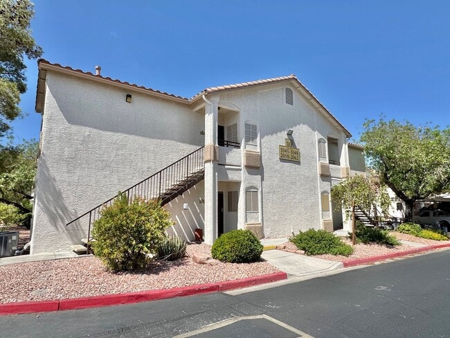 Building Photo - SPACIOUS 3 BEDROOM 2 FULL BATH CONDO IN GA...