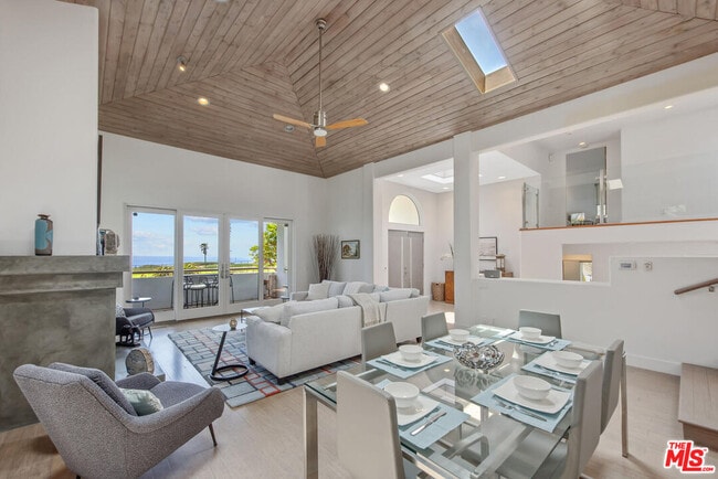 1312 Shoreline Dr