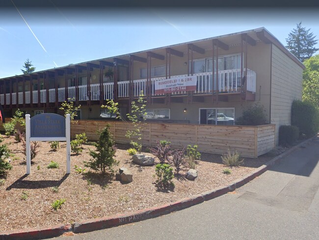 Building Photo - 12520 SE Stark St Unit 05