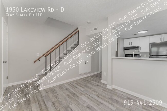 Building Photo - 1950 Lakeview Rd Unit D