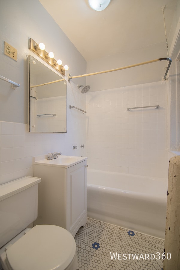 Photo - 6055 N Ridge Ave Unit 1