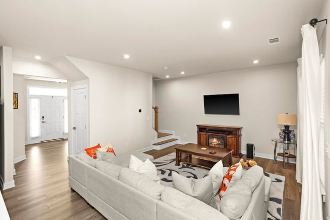 Photo - 8209 Warbler Wy