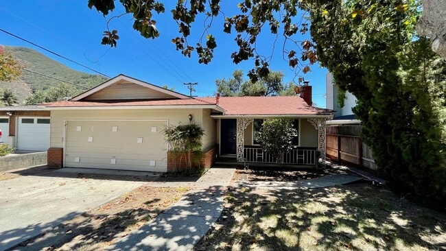Building Photo - Walk to Campus from this 3-Bedroom in Monterey Heights