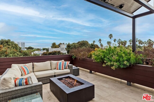 Photo - 141 Hollister Ave