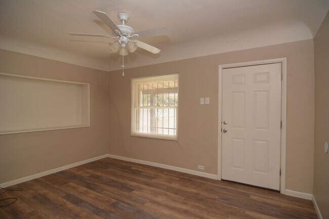 Photo - Charming 3 Bedroom 1 Bath House! Central T...