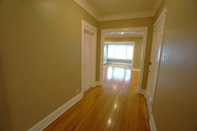 Photo - 1537 W Juneway Terrace Unit 1