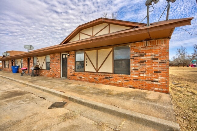 Building Photo - 628 N Robin Way Rental