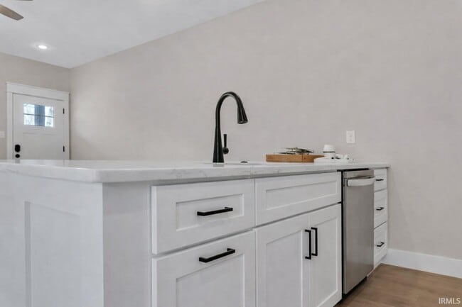 Photo - 717 S Henderson St