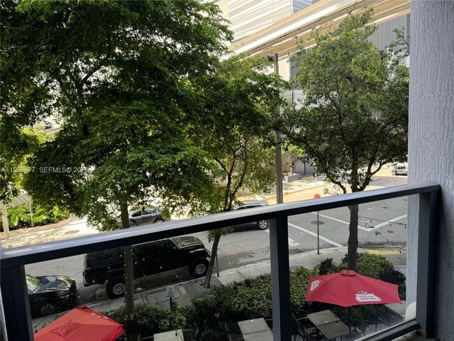 Photo - 31 SE 6th St Unidad 305