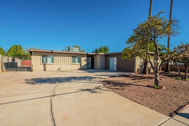 Spacious 4Bed/2Bath Oasis Near Outdoor Adv... - Spacious 4Bed/2Bath Oasis Near Outdoor Adv... House