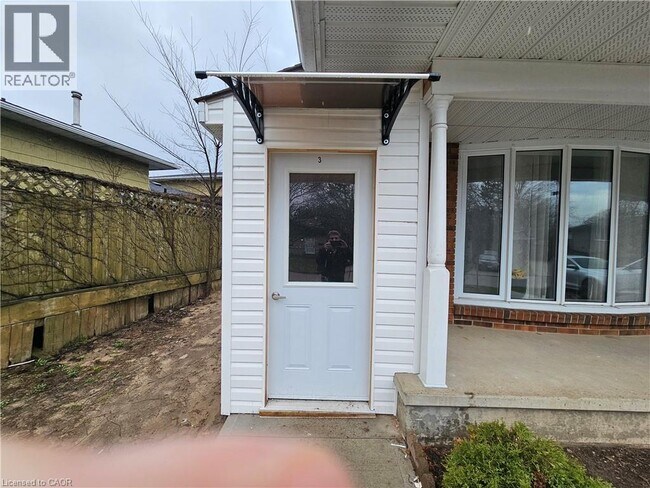 Photo - 102 Calmcrest Dr Unité 3