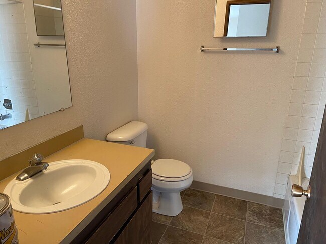 Photo - 274 S 47th St Unidad A