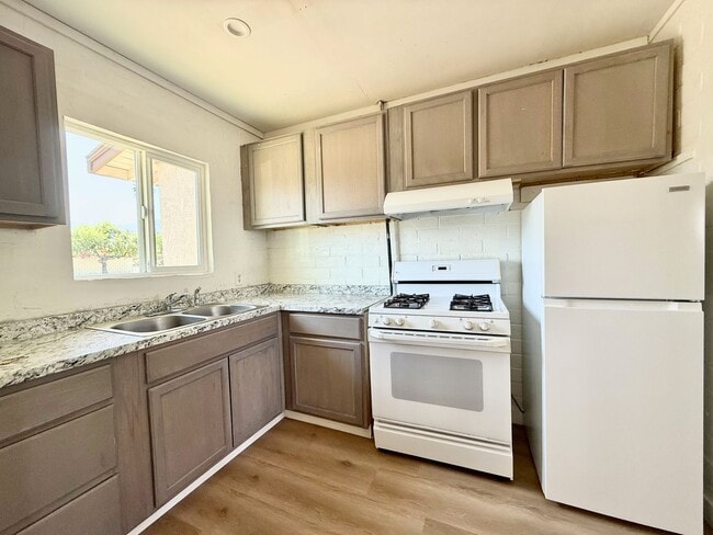 Photo - AVAILABLE NOW!!  RECENTLY UPDATED 1 Bedroom 1 Bathroom!! Apartment in Palm Desert Unidad 01