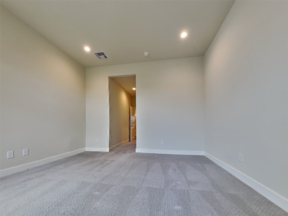Photo - 2604 Mid Ln