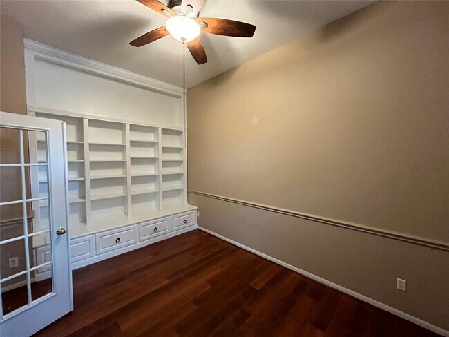 Photo - 30 S Rambling Ridge Pl