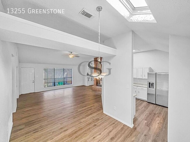 Photo - 13255 Greenstone-