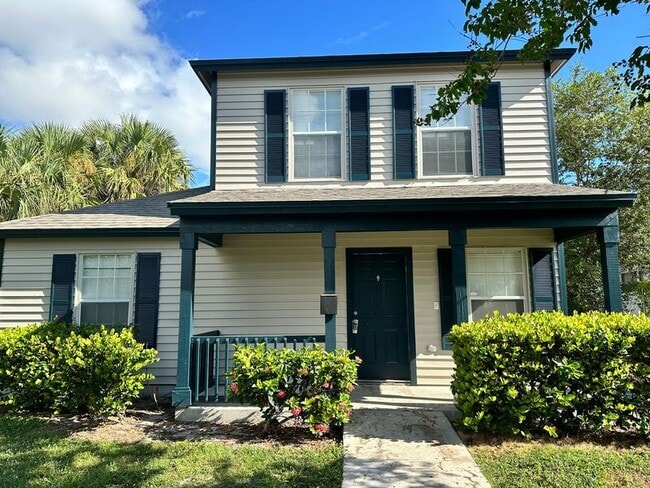 Building Photo - 821 5th St