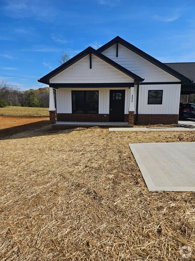 Building Photo - Alcoa 37701 - 3 bedroom, 2 bath Rancher - ... Rental