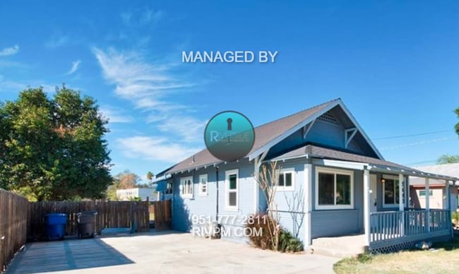 Building Photo - Beautifully Updated 2-Bed, 2-Bath Riverside Home on a Huge Lot!