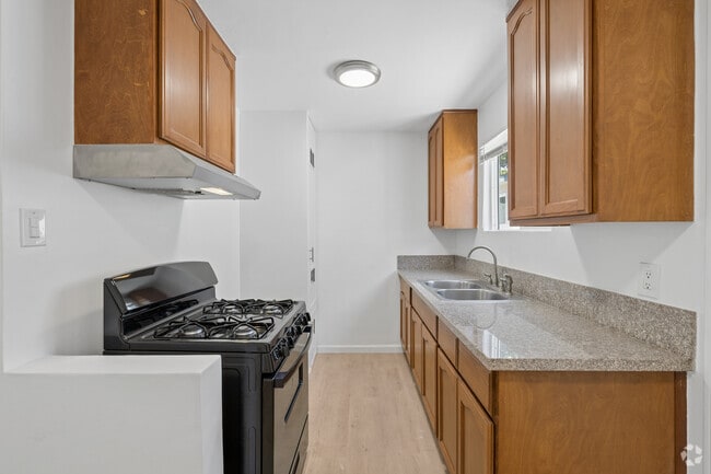 1BR, 1BA - 650SF - Kitchen