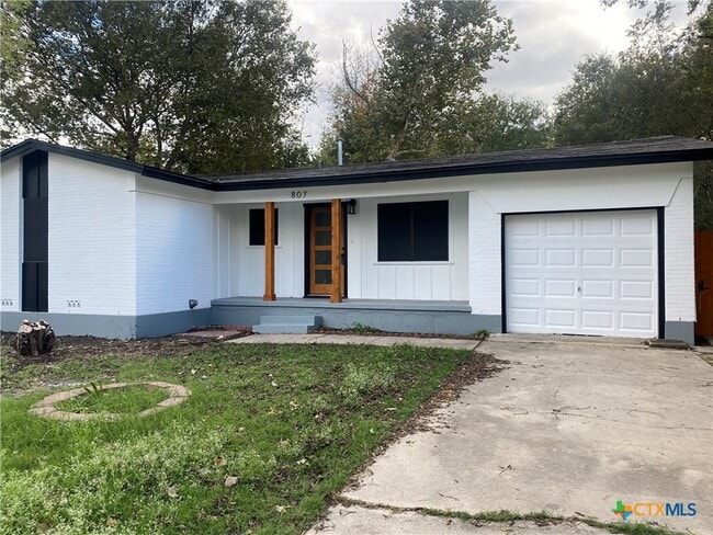 Building Photo - 807 Sandy Ct