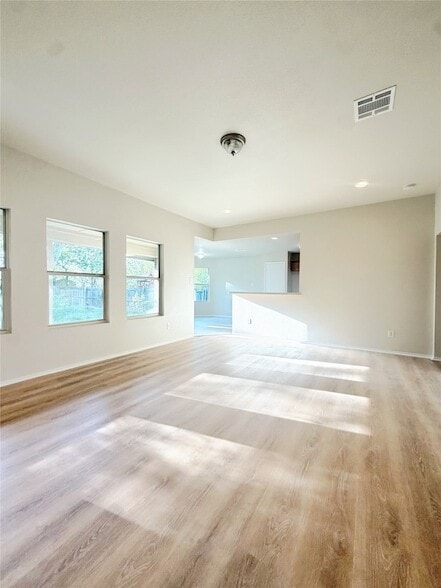 Photo - 715 Hallvale Dr