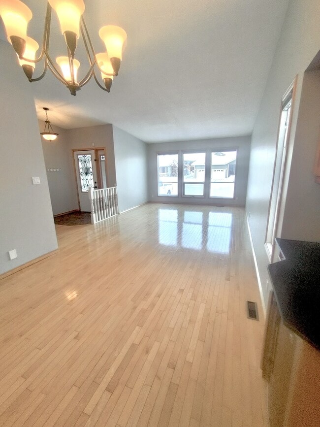 Photo - 10703-10114 114 Ave