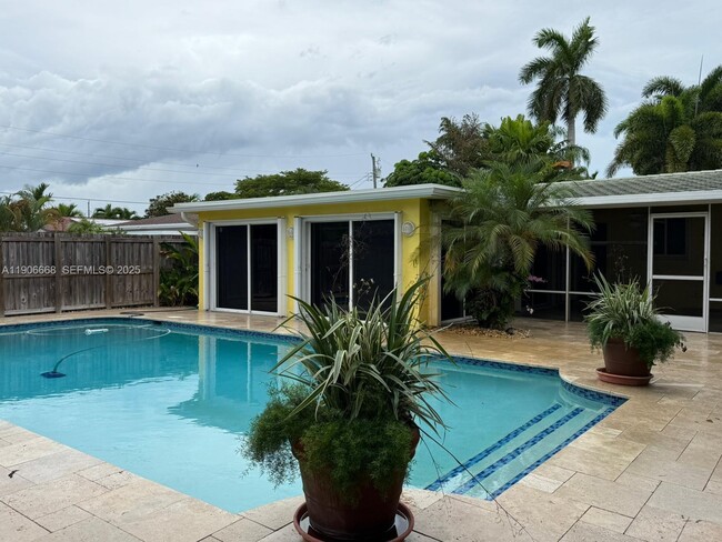 Building Photo - 1728 NE 39th St