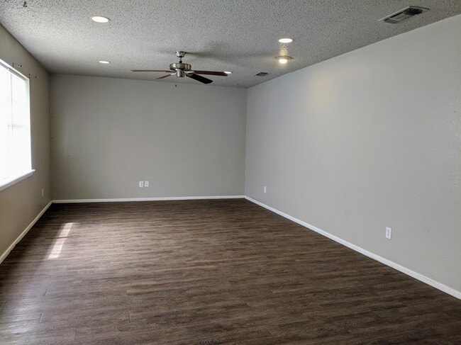 Photo - 5525 Fordham St