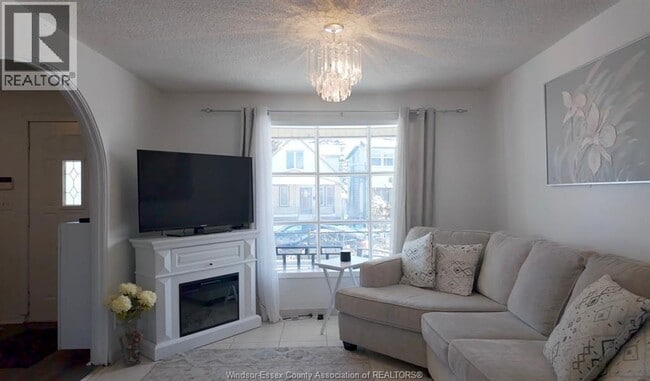 Photo - 1073 Pierre Ave