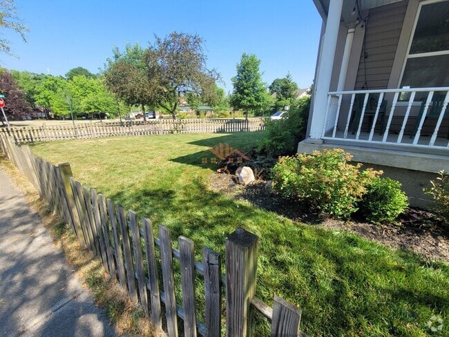 Building Photo - SIGN A LEASE BY JULY 24TH - GET SEPTEMBER ... Rental