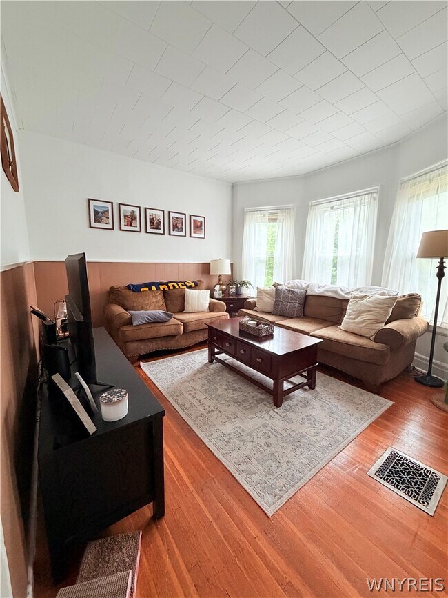 Photo - 579 W Delavan Ave