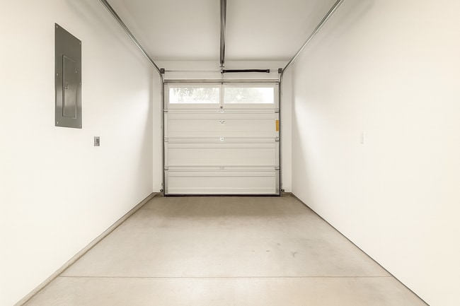 Photo - Adorable 2x2 with easy access to the river trails, and all utilities included! Unit #2