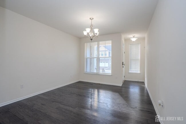 Photo - 16 Clover Ln