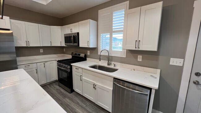 Photo - 438 Linden St