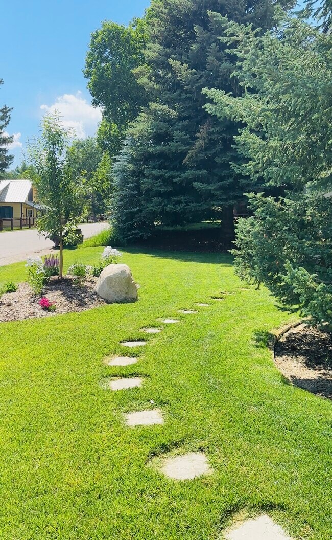 Photo - 1082 The Blvd