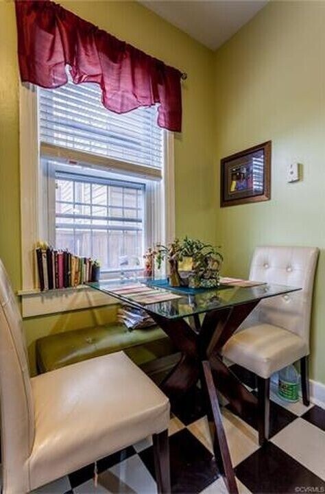Photo - 511 St James St