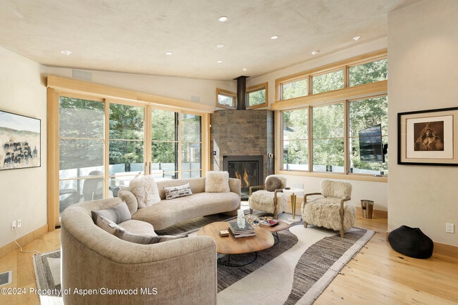 Photo - 1190 Riverside Dr