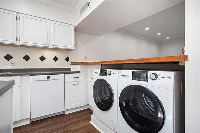Photo - 3121 Colonial Way Unidad E
