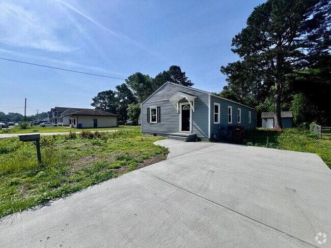 Building Photo - MOVE IN INCENTIVE: $500 FIRST FULL MONTHS ... Rental