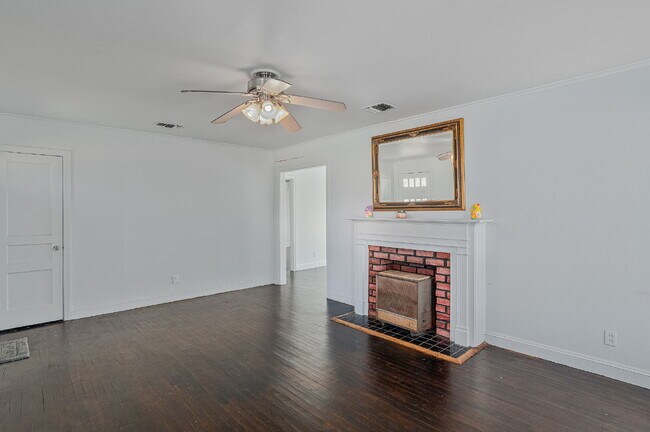 Photo - "Charming 2-Bedroom Shreveport Home with Cozy Fireplace & Gleaming Hardwood Floors!"