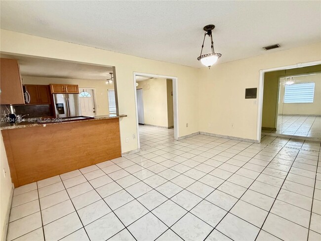 Photo - 913 NW 22nd Pl Unidad 0
