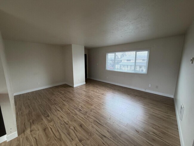 Photo - 225 N 8th St