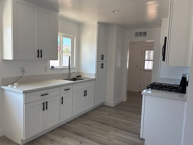 Fully Renovated 3-Bed in the heart of Teha... - Fully Renovated 3-Bed in the heart of Teha...