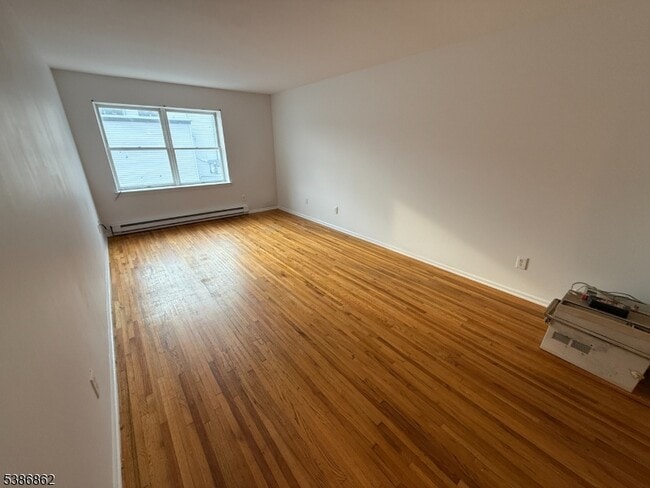 Building Photo - 118 Main St Unit 3 Rental
