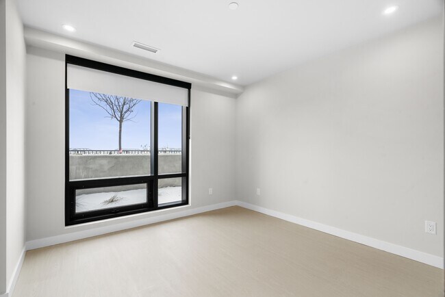 Photo - 8375-8375 Broadcast Ave SW